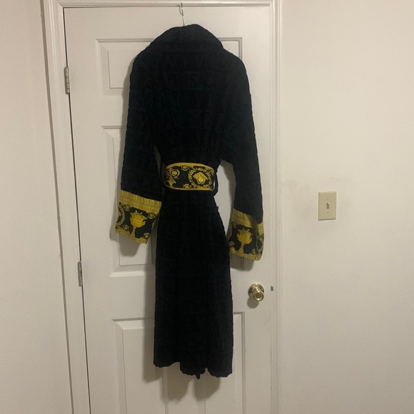 I ♡ BAROQUE BATHROBE LIKE NEW 1 AVAILABLE MEDIUM UNISEX - Picture 5 of 11